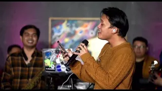 Rizky febian nyanyikan lagu mahalini "sisa rasa"