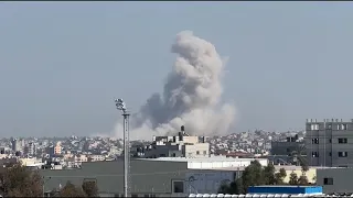 Smoke rises in Khan Younis as Israeli army expands its operation