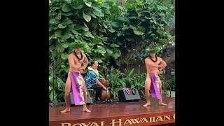 Waikiki Beach:Hula Show at the Royal Hawaiian Center. Best Hawaiian Vacation ever 🌺🌺