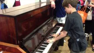 13 year old plays Lady Madonna in Abbey Road Studio 2 - on Beatles original Lady Madonna piano