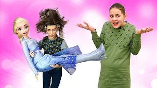 Видео для девочек: Эльза идет на свидание! Куклы Барби и Эльза Холодное сердце в салоне красоты!