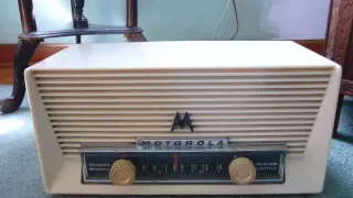 Vintage Motorola 57X2 Golden Voice Tube Radio