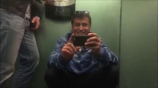 Павел Прилучный застрял в лифте