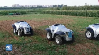 Çin'in Akıllı Süper Traktörü Tarlaya İndi
