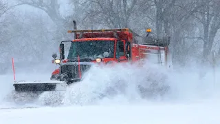 Record blizzard buries parts of Canada