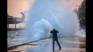 Ялта шторм Шторм в Ялте 19 Марта ночью Набережная Ялты 19 Марта Ночная набережная Ялты видео