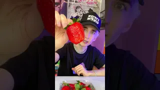 You won’t believe this STRAWBERRY SECRET🤮 #Shorts