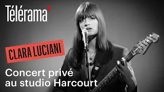 Clara Luciani en concert privé au studio Harcourt