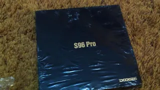 Розпакування DOOGEE S96 Pro