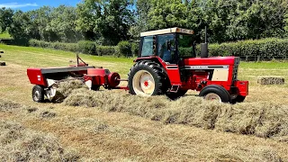 Short video footage international 784 baling hay back in 1987 with a 440 baler and 35 years later.