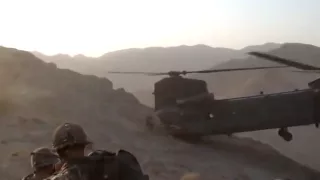 Ch-47 Chinook realizando despliegue rápido de tropas