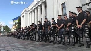 Сотники, екстрасенси, захисники МОЗу та солдатські матері  - під радою пройшли 5 мітингів