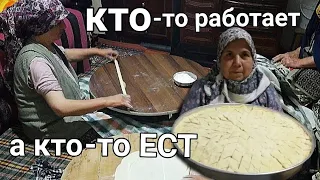 Turkish women prepare PAKHLAVA in the village