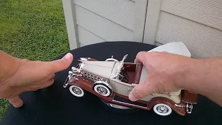 1:18 Scale 1932 Cadillac Sport Phaeton--Anson Collectables