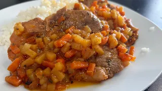 Chuletas fritas  con papas ,Zanahorias al vino