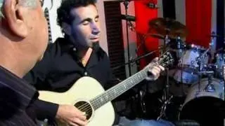 Serj Tankian e seu pai cantam 'Bari Aragil' - Legendado em Português