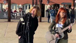 They are Knockin' On Heaven's Door! Musician Moss.e joined by Liv Sangster, Brighton Beach Busking!