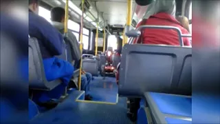 Застрявшая в автобусе (Stuck in a bus). Скутеры для инвалидов. Mobility scooter.