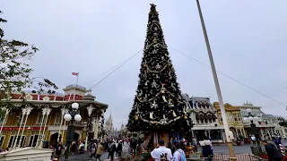 Magic Kingdom 2022 Main Street USA Christmas Walkthrough in 4K | Walt Disney World Orlando Florida