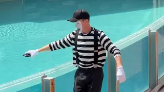 Dean's mime act brought joy and laughter to everyone ( Monday Vibes) | Seaworld Mime