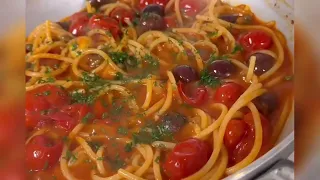 Spaghetti alla Puttanesca 🧑🏻‍🍳Ricetta di Julia Gulisano