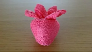 How to Make a Towel Strawberry おしぼりイチゴのつくり方 Como Hacer una fresa de toalla