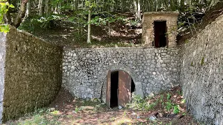 Sono andato ad esplorare la ex base NATO sotterranea di Monte Vergine. Non adatto ai claustrofobici!