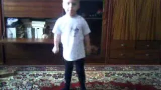 мальчик 4 года классно танцует