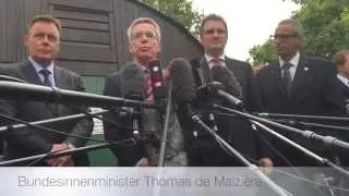 Thomas de Maizière besucht Flüchtlinge in Friedland