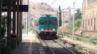 Treno in arrivo alla stazione di Dittaino