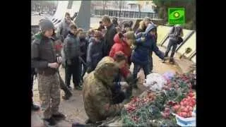 Панихида у мемориала «Черный тюльпан» в Екатеринбурге