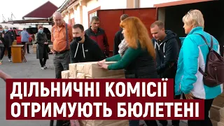 Дільничні комісії у Херсоні отримують бюлетені для голосування