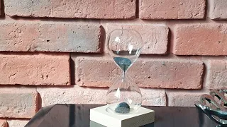 Magnetic hourglass