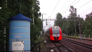 Скоростная "Ласточка" до Выборга прибывает на станцию Зеленогорск