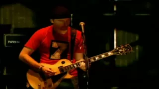 U2 - The fly. (Elevation tour in Boston 2001.)