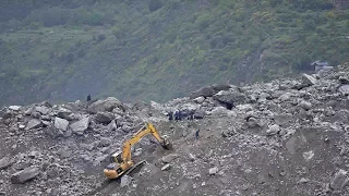 Sichuan landslide: More than 400 people evacuated as search continues