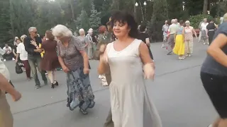 Я и ты падаем в любовь!!!💃🌹Танцы в парке Горького!!!💃🌹Харьков 2021