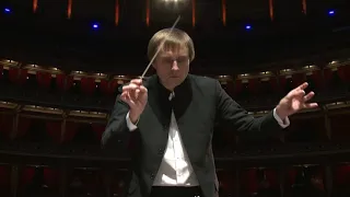 Tchaikovsky's Symphony No.5 - IV. Finale conducted by Vasily Petrenko