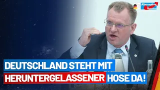 Deutschland steht mit heruntergelassener Hose da!