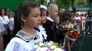 Линейка 1 сентября в городской Ломоносовской школе