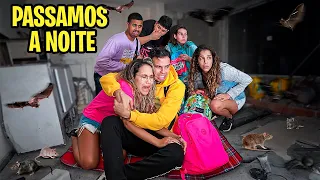 PASSAMOS A NOITE EM UMA CASA ABANDONADA E ISSO ACONTECEU! - LOUCURA!