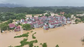 Heavy rains and floods hit China's southern region