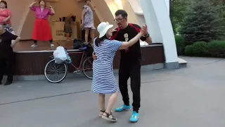 А возраста у женщин нет, кода они любимы!!! Танцы в парке Горького!!! Харьков 2021
