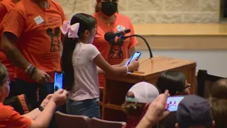 'Turn in your badge!' | Young Uvalde girl angered by law enforcement response at Robb Elementary
