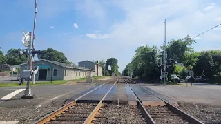 ST. CLAIR AVE: NJ TRANSIT BOMBARIDER FLYS BY WITH LITTLE HORNSHOW