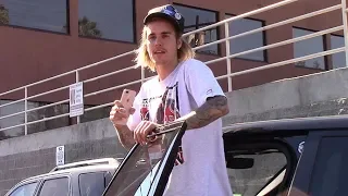 Justin Bieber Tells The Paparazzi How To Do Their Job  EXCLUSIVE VIDEO