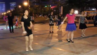 중국웨이하이 꼬이취 국제해수욕장 야간 스포츠댄스