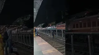 Passengers asking locopilot to stop train 