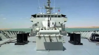 HMS Carlskrona passerar Suezkanalen