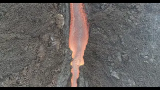 03/11/2021 Hipnótico canal en vista cenital una sola toma. Erupción La Palma IGME